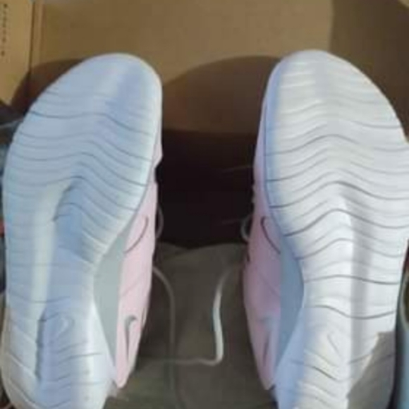 Nike size 4 new in box - Picture 3 of 4